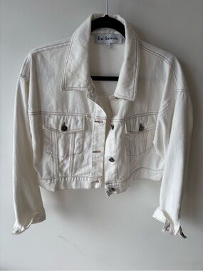 En Saison Cream Cropped Denim Jacket with Contrast Stitching